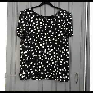 Black and White Polkadotted Top!